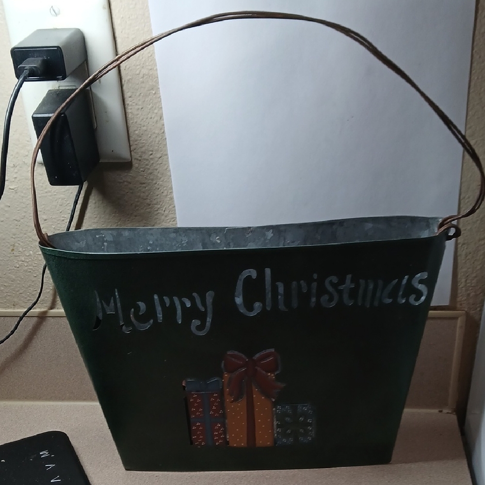 Wall Decot Green Merry Christmas Metal Bucket